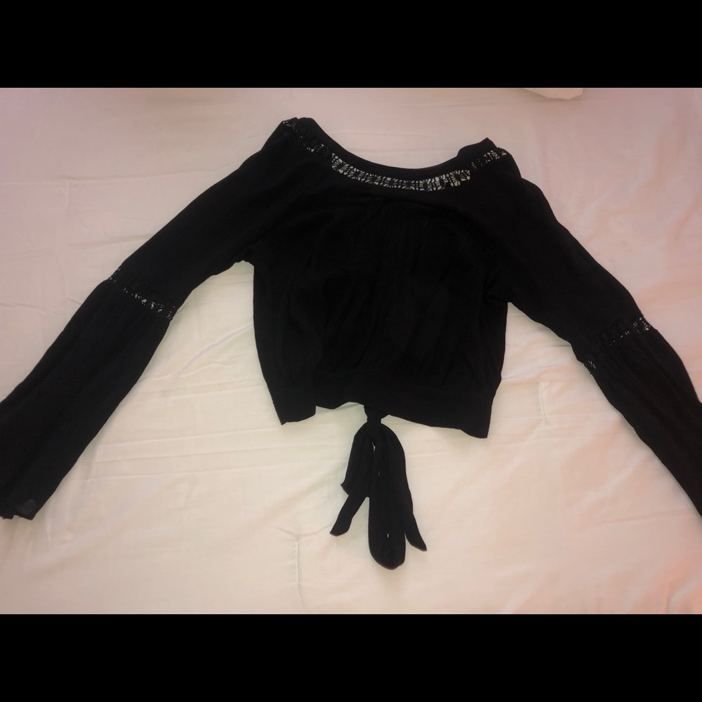 Black long sleeve crop top